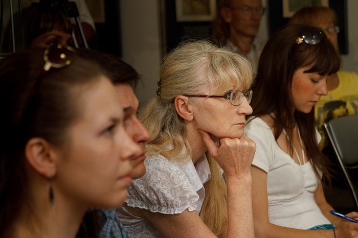 Журналисты на открытии выставки гравюр Сальвадора Дали в Иркутске. Автор фото — Александр Новиков