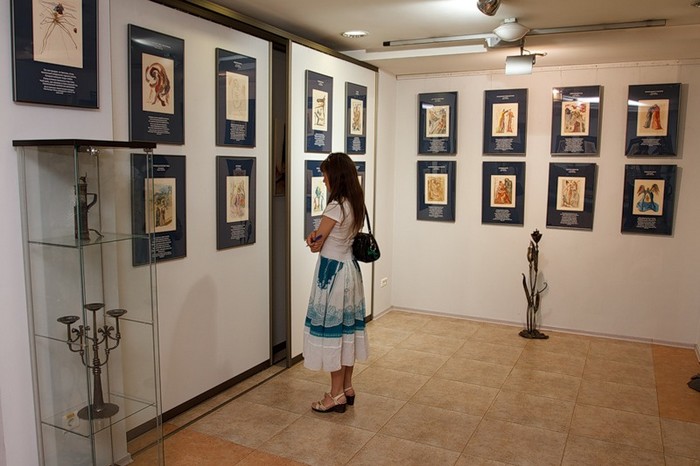 Выставка гравюр Сальвадора Дали в Иркутске. Автор фото — Александр Новиков