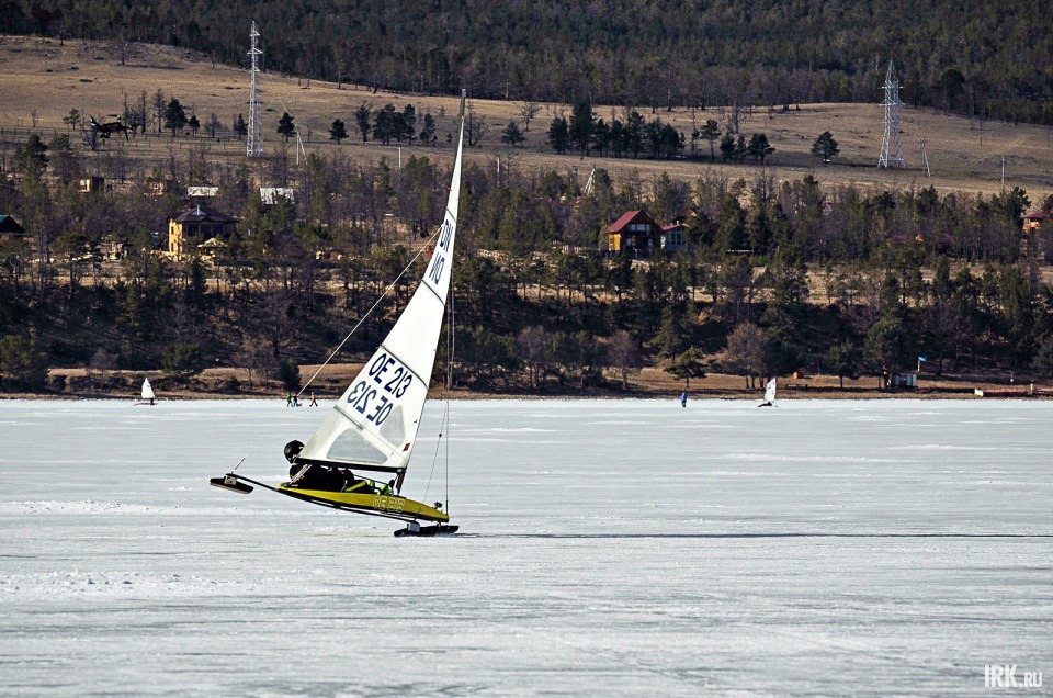 По словам яхтсменов, суть соревнований — уметь работать с любым ветром. А на Байкале он меняется ежедневно.