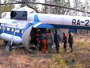 МЧС на месте крушения вертолета в Иркутской области. Фото АС Байкал ТВ.