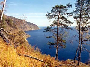 Берег Байкала. Фото с сайта magicbaikal.ru.