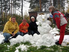 Сентябрьский снеговик. Фото прислал Владимир Адаманцев.