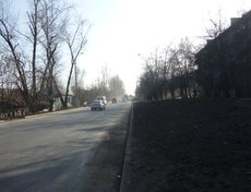 Не все водители верили своему счастью, некоторые сворачивали по старинке в объезд. Счастливчики ехали медленно и аккуратно, мало ли какие сюрпризы остались.