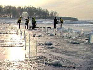 Заготовка льда. Фото из архива АС Байкал ТВ.