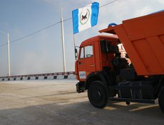 А губернатор все-таки молодец. Говорин, Тишанин и Есиповский тоже молодцы, но мост-то открыл Мезенцев.