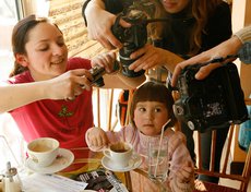 Номинация «Неформат». 3-е место. «5 минут славы». Авторы — Анна Фурман, Марина Фунт.