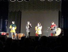 Ансамбль средневековой музыки «Бродяги в брэ» с песнями на латыни.