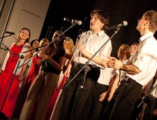 Академический хор молодежи и студентов ИГУ под руководством Татьяны Анатольевны Ромащенко поет латиноамериканскую «Магалену».