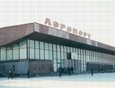 Здание аэропорта в 2004 году. Фото Галины Юртаевой.