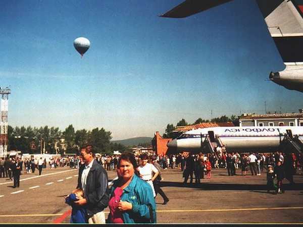 Празднование Дня воздушного флота в 1995. Фото Ильи Ожегова.