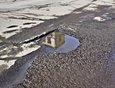 И в мутных лужах отражаются дома… Городская романтика.