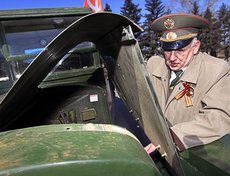 Иркутские ветераны оценили восстановленный автомобиль…