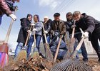 Общегородской субботник в Иркутске. Фото Алексея Ильина.