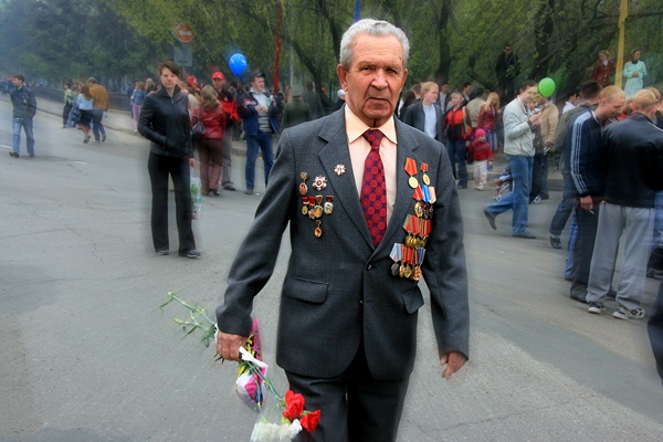 Фото Олега Беседина. «Броня крепка!…» "Из серии «Иркутск. Майские хроники».