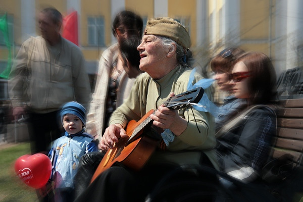Фото Олега Беседина. «Десятый десантный…» Из серии «Иркутск. Майские хроники».