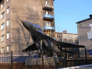 Самолет на территории бывшего ИВВАИУ. Фото с сайта gazetairkutsk.ru.