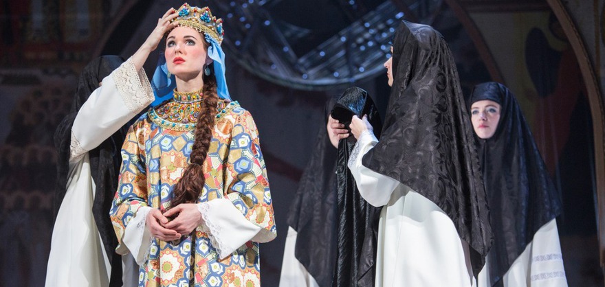 Сцена из спектакля «Царь Фёдор Иоаннович». Фото с сайта www.dramteatr.ru