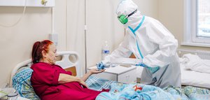 Пациенты медцентра в Шелехове: «Нужно прививаться, иначе коронавирус продолжит крушить и уничтожать»
