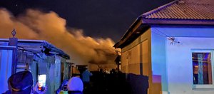На частный дом в Иркутске рухнул истребитель. Репортаж с места событий