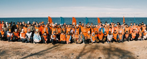 Сотни волонтеров Олега Дерипаски очистили от мусора южный берег Байкала