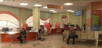 «Тут лечению помогают даже стены»: обновленная поликлиника в Иркутске радует родителей маленьких пациентов
