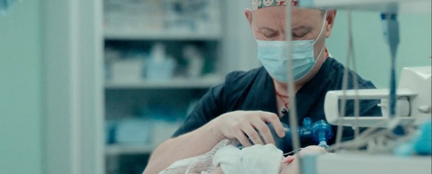 О детях, любви и надежде: в Иркутске прошел предпоказ документального фильма про доктора Юру