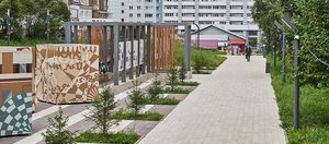 Разрушенный пандус, неудобные качели, но ровная плитка: как выглядит новый бульвар в Солнечном
