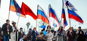 Благополучия, мира и добра: представители власти поздравляют с Днем народного единства