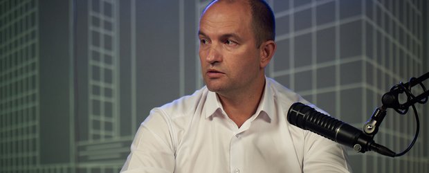 «Никогда не обещаю»: Дмитрий Мясников о депутатской работе, сложностях с подрядчиками и истории Иркутской области