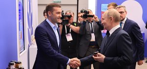 События недели: «Ягорешки» для Путина, связь Ангарска с Бобруйском и северные олени на Байкале