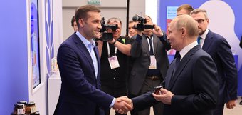 События недели: «Ягорешки» для Путина, связь Ангарска с Бобруйском и северные олени на Байкале