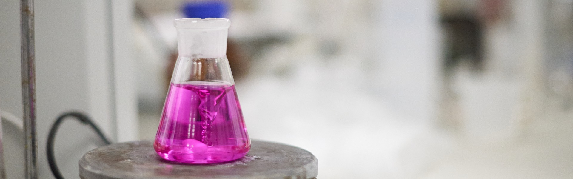 Стажёр сегодня – хороший специалист завтра: как устроена система наставничества для химиков в Фармасинтез