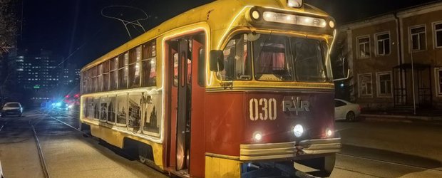 Как провести выходные: прогулка в ретро-трамвае и лекция про гигантов Вселенной