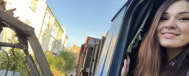 Испытано на себе: журналист IRK.ru на день стала помощником водителя мусоровоза