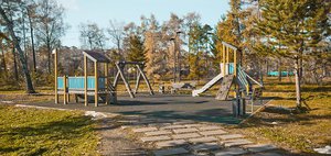 Ржавые ограждения и дыры в покрытии на площадках: как выглядит Каштаковская роща