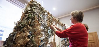 «Чужих сыновей не бывает»: волонтеры из Маркова приближают победу иголкой и ниткой