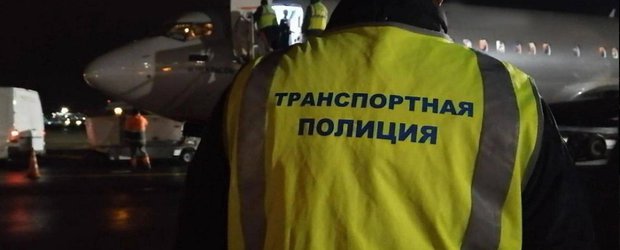 События недели: фейк про бензин, мясо медуз и пьяная драка в самолете