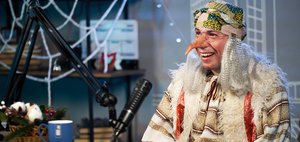 Селедка под шубой, елка и Путин: Баба-яга рассказала, как встречает Новый год