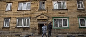 «Сложится, как картонный домик»: жильцы ветхого дома вблизи Кайских резервуаров боятся предстоящей стройки