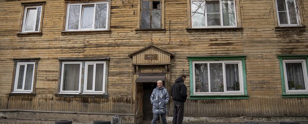 «Сложится, как картонный домик»: жильцы ветхого дома вблизи Кайских резервуаров боятся предстоящей стройки