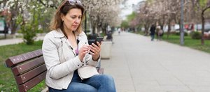 Возрастная дальнозоркость: симптомы, риски и способы коррекции