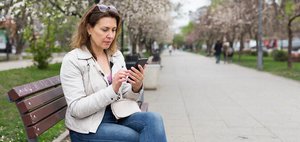 Возрастная дальнозоркость: симптомы, риски и способы коррекции