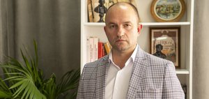 Поддержка бойцов и завершение строек: депутат ЗС Дмитрий Мясников о бюджете и работе в округе
