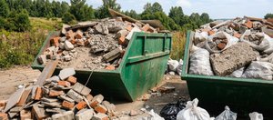 Не для кирпичей и бетона: как строительный мусор в баках мешает работе спецтехники в Иркутской области