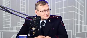 Потери миллиардов рублей, поджоги и фото могил военных. Полицейский — о мошенниках и их схемах