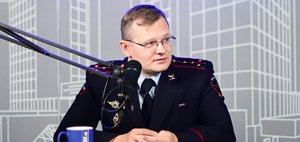 Потери миллиардов рублей, поджоги и фото могил военных. Полицейский — о мошенниках и их схемах