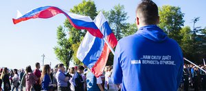 Мира, добра и благополучия. Поздравления с Днем российского флага