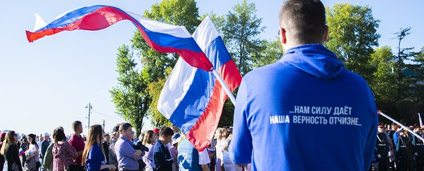 Мира, добра и благополучия. Поздравления с Днем российского флага