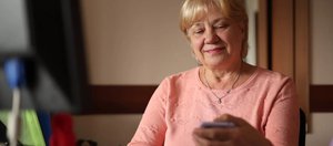 Как пенсионеру получить цифровое удостоверение в МАКС?