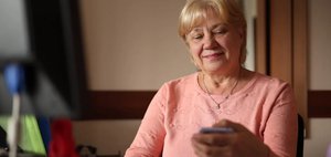Как пенсионеру получить цифровое удостоверение в МАКС?